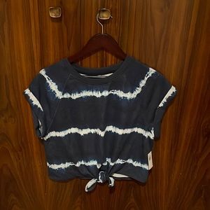 Cute comfy shirt with front tie